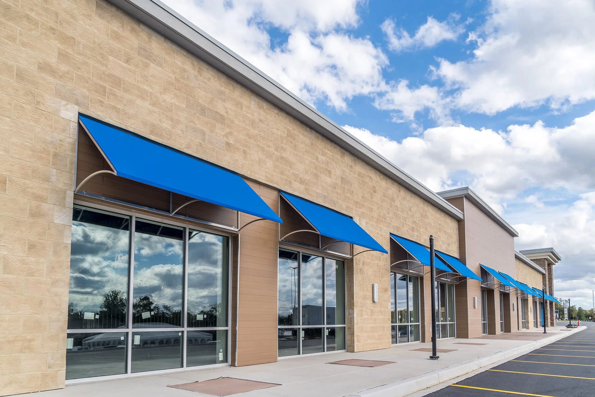 awnings-on-commercial-building